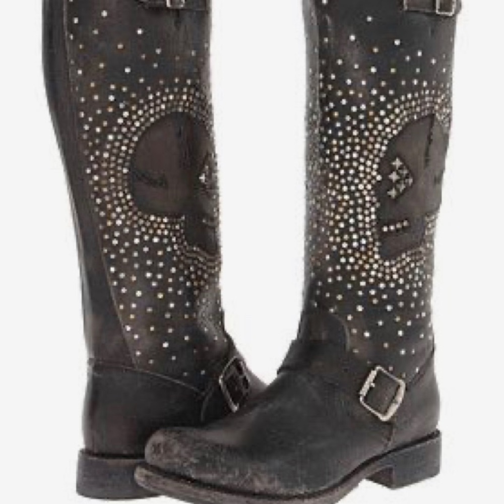 I AM LOOKING FOR THIS BOOT.